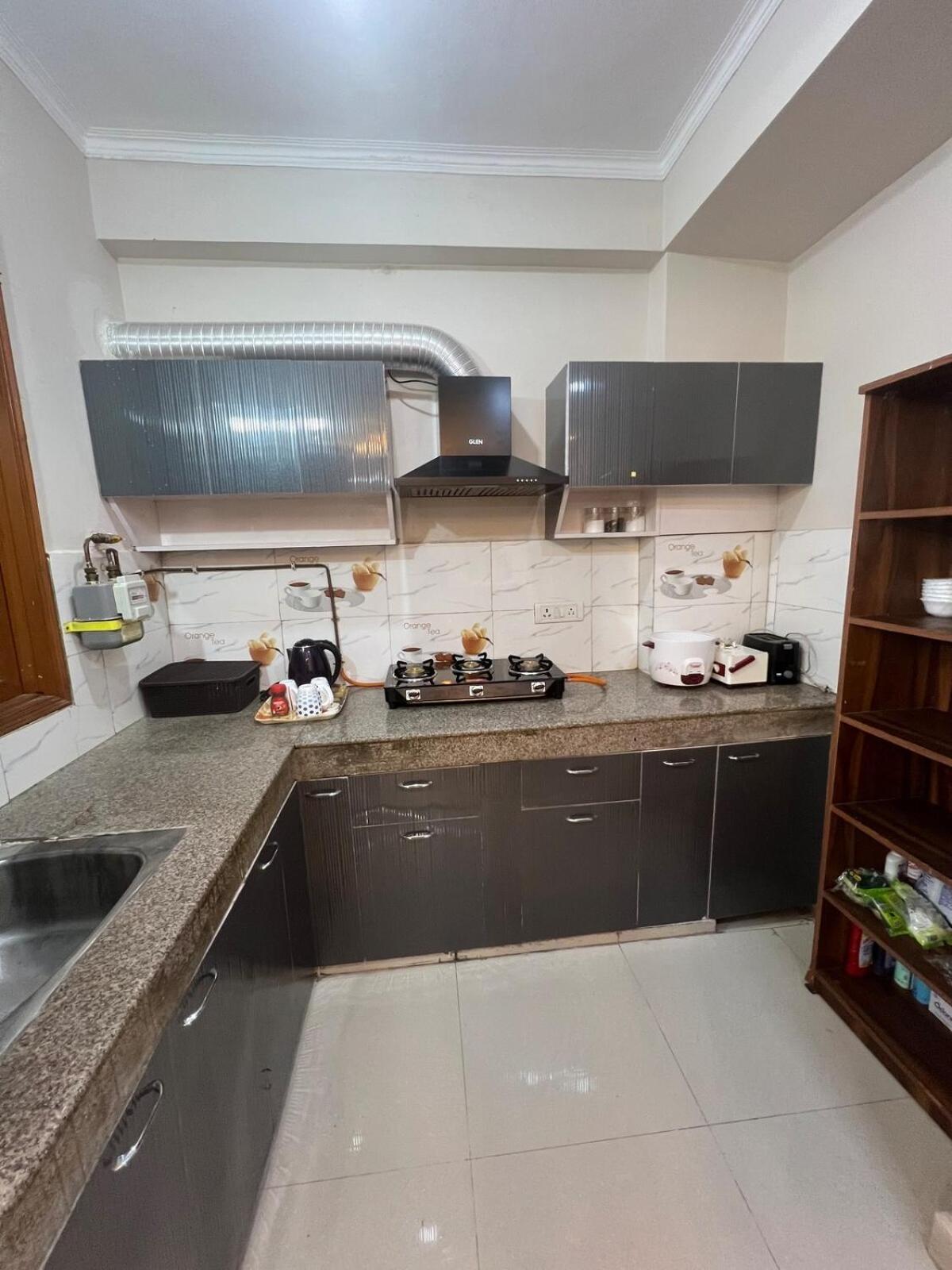 Qazi's Modern 3bhk Flat * New Delhi