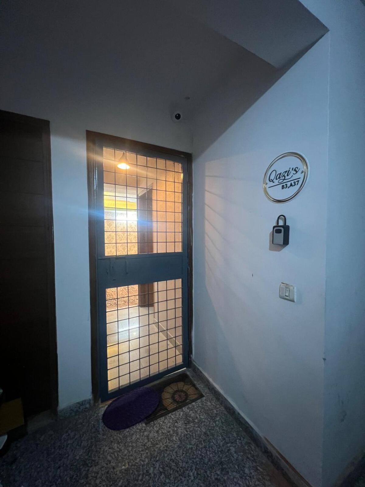Apartment Qazi's Modern 3bhk Flat